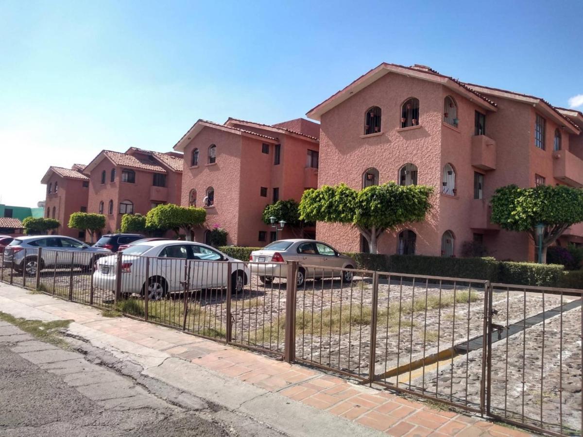 Departamento Ubicacion, Comodo, Estacionamiento Apartment